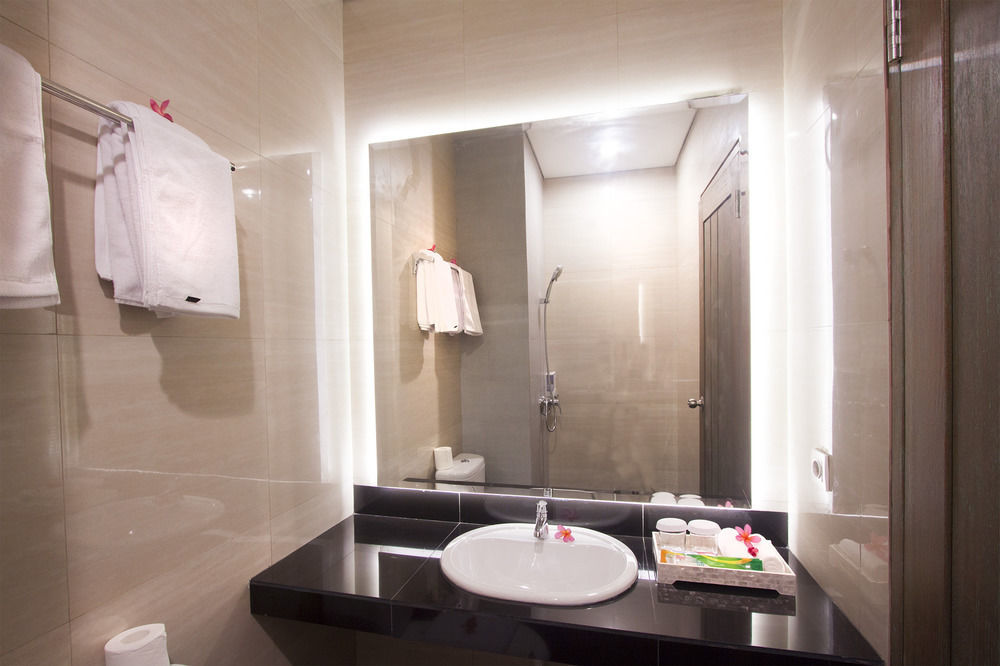 Zen Rooms Seminyak Kayu Jati エクステリア 写真